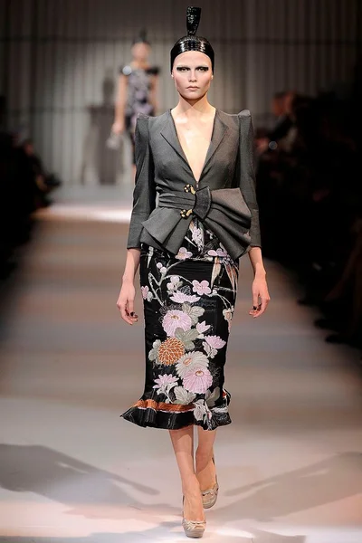 Look 3